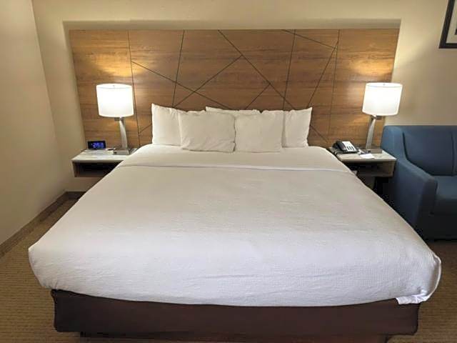 Wingate by Wyndham Utica