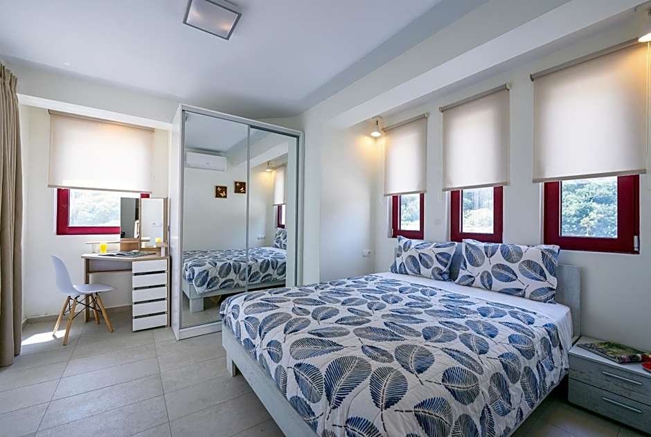 Elpiniki Luxury Rooms