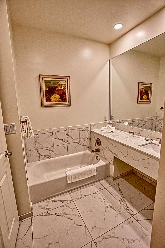 Trianon Bonita Bay Hotel
