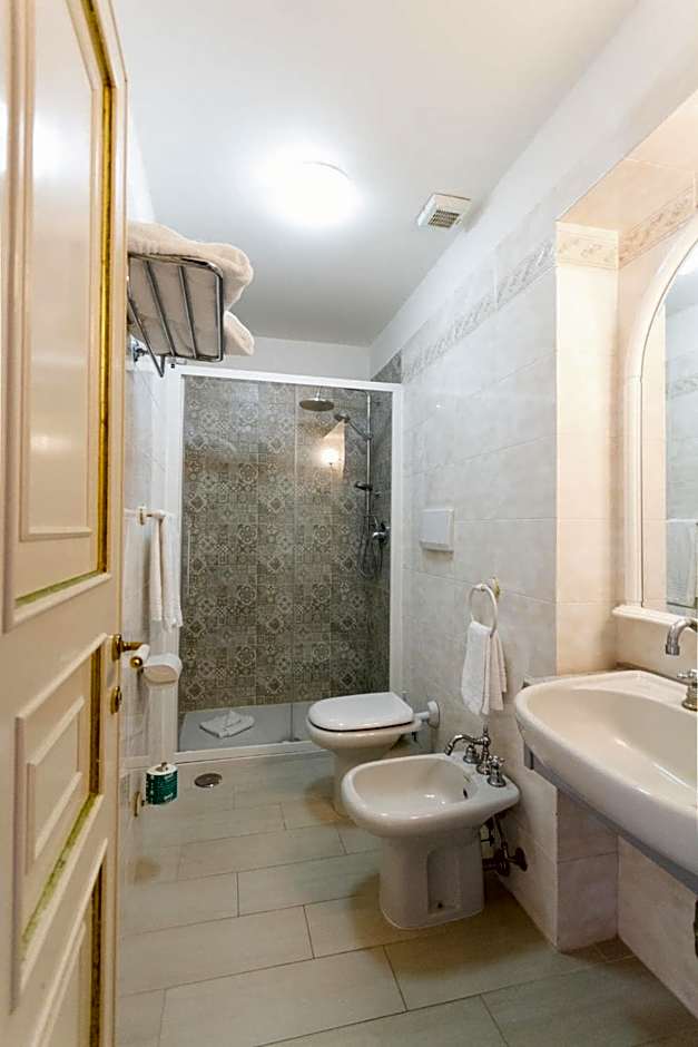 Villa Parisi Grand Hotel