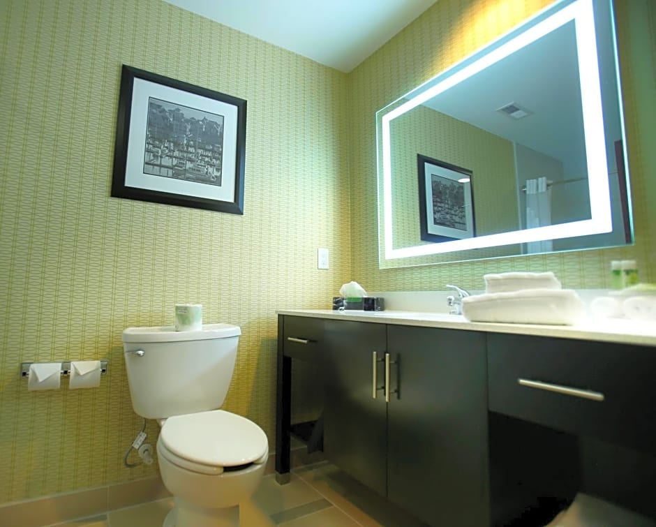 Holiday Inn Express & Suites Southport - Oak Island Area, an IHG Hotel