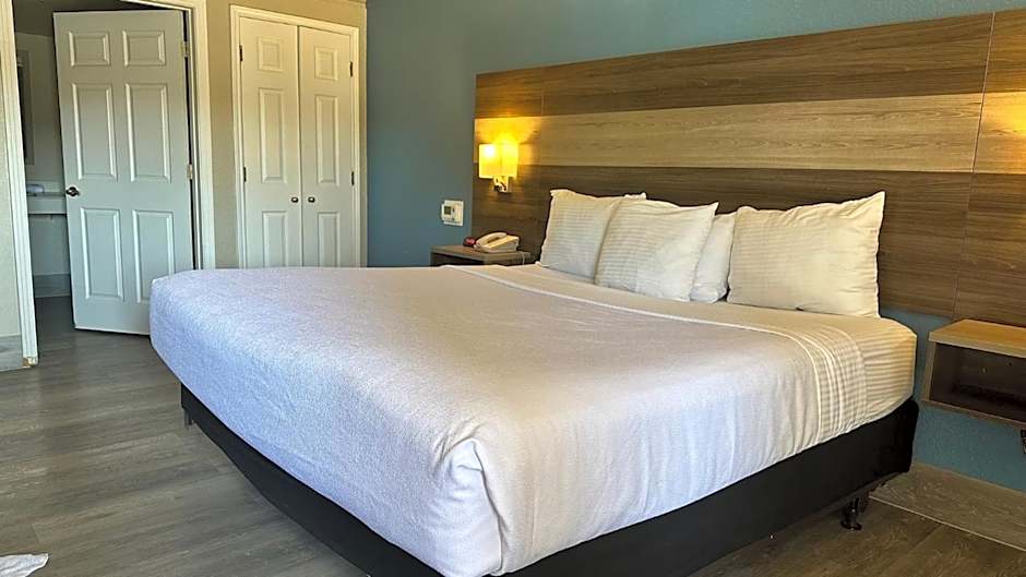 Days Inn by Wyndham San Diego Vista