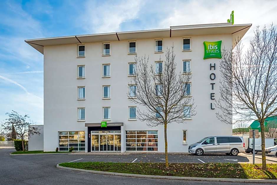 ibis Styles Lyon Meyzieu Arena Stadium