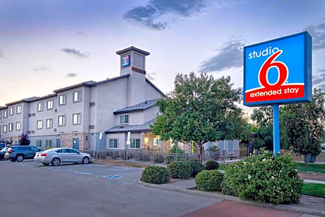 Studio 6 Bakersfield