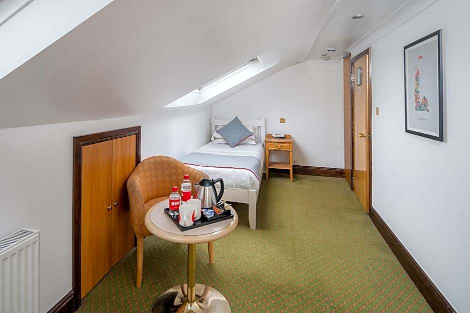 OYO Abbey Hotel, London Shepherd's Bush Market