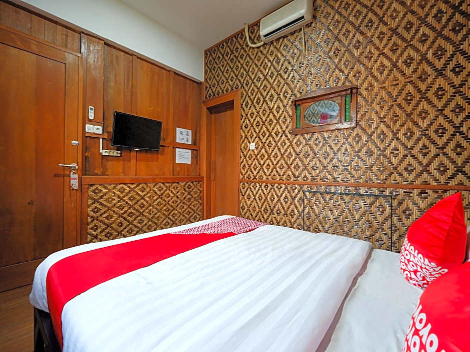 OYO 4016 Tan Jokteng Guest House