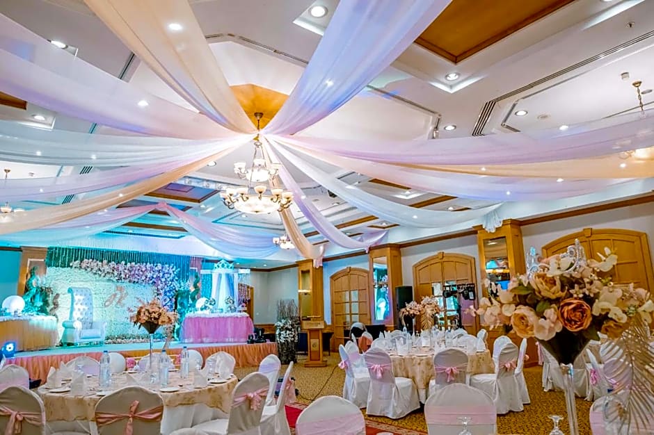 Knight Castle Hotel - Formerly known as Carlton Palace Hotel