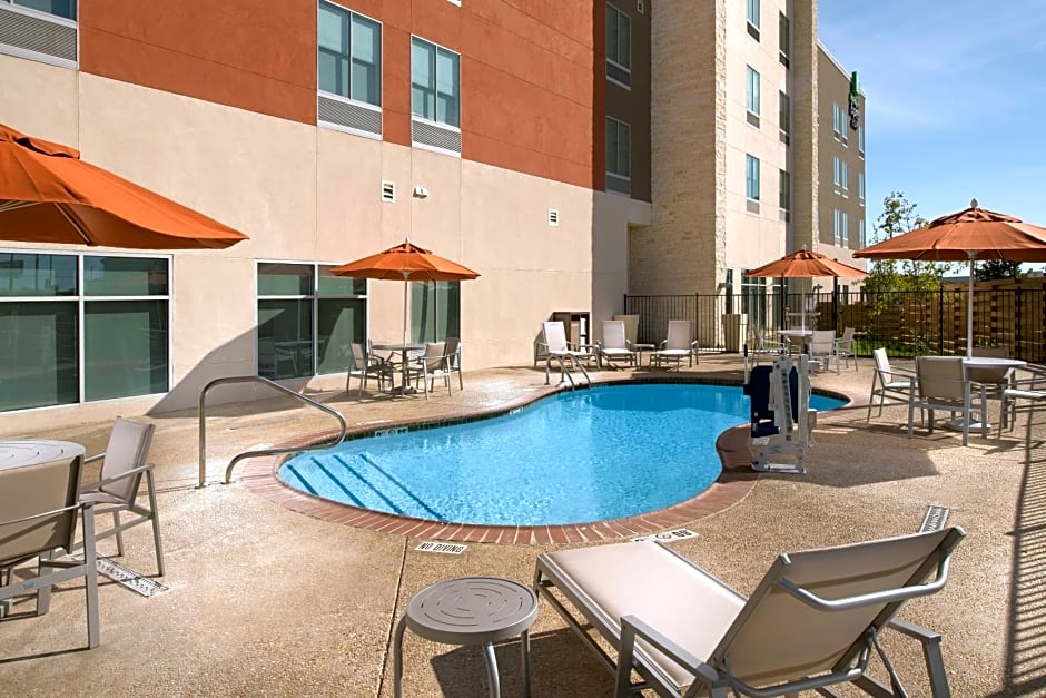 Holiday Inn Express & Suites San Antonio North - Windcrest By IHG