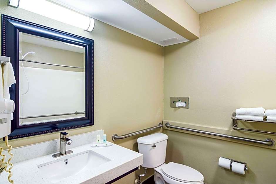 Quality Inn & Suites Canton, GA