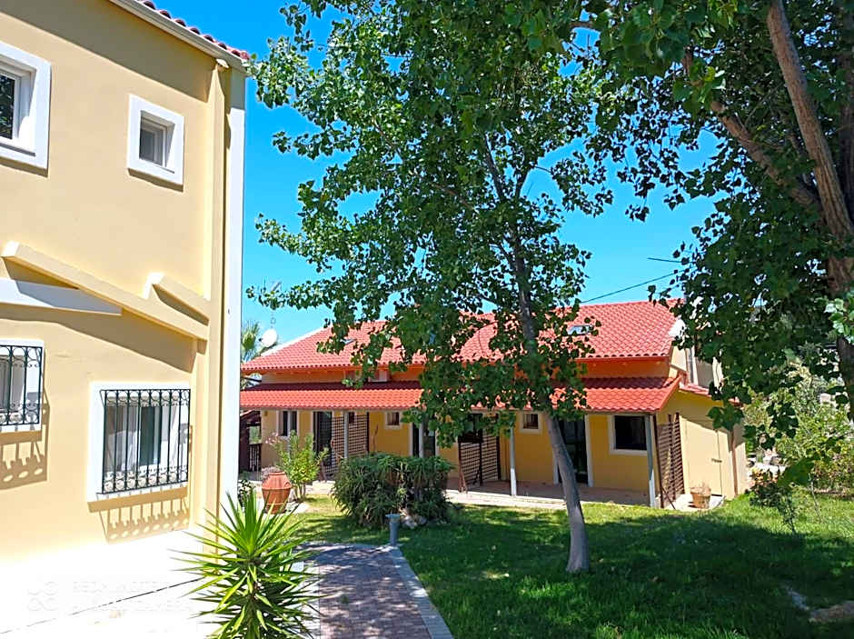 Summer Garden Αpartments & Studios