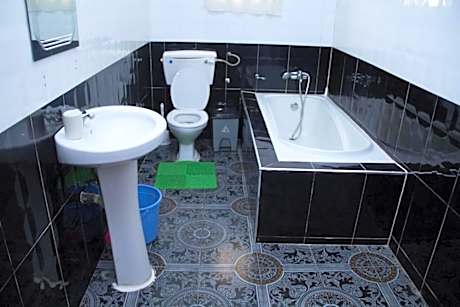 Glamossay Hotel