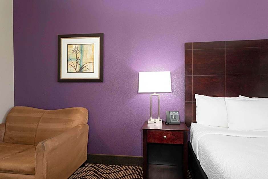Baymont by Wyndham Henderson-Northeast Denver