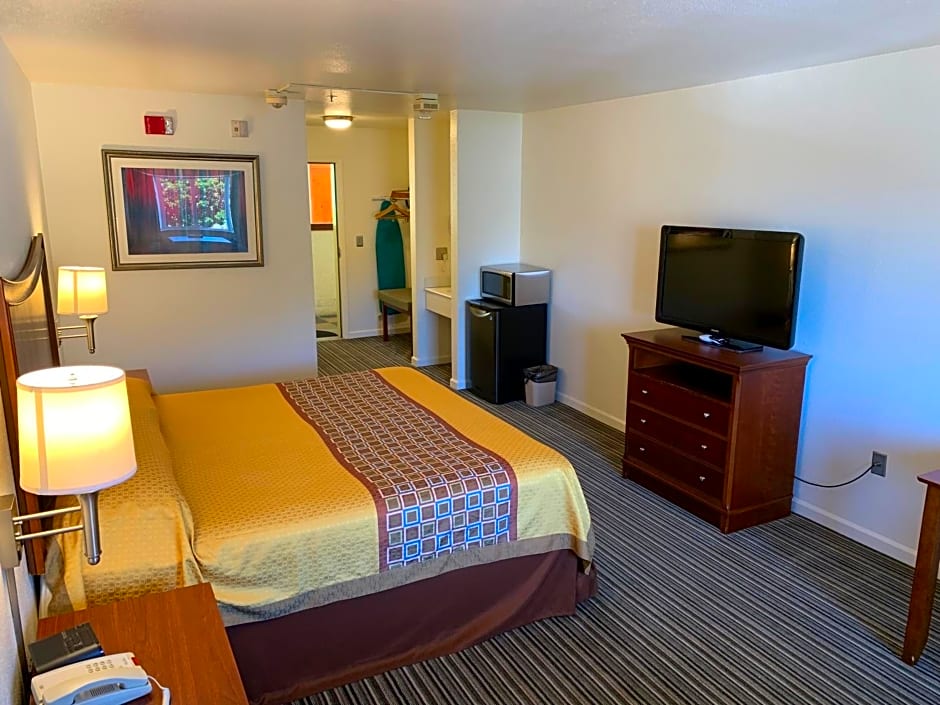 Airport Inn