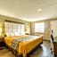 Deluxe Inn & Suites By OYO Miami OK