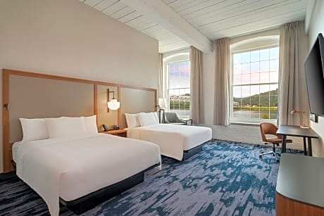 Guest room with 2 Queen, River view