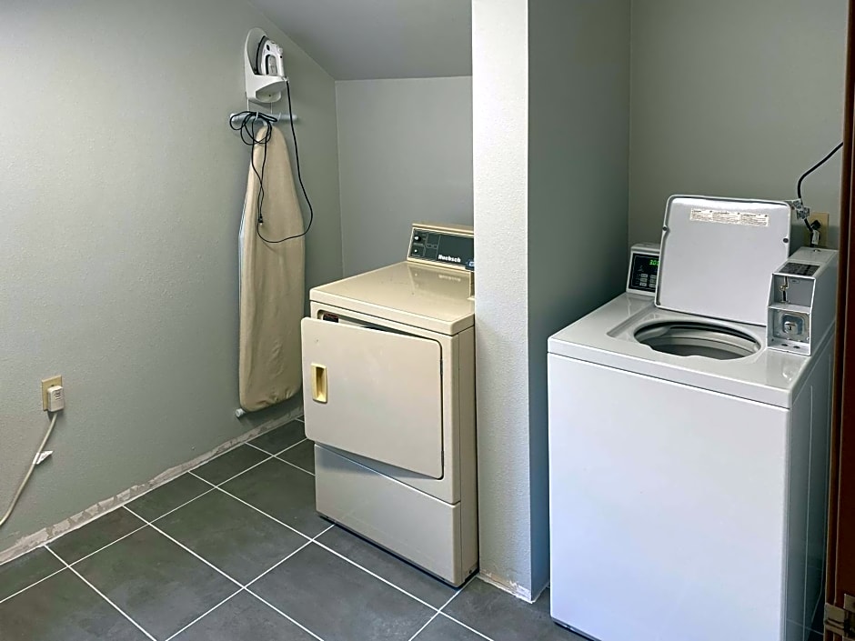 Motel 6 Norway MI