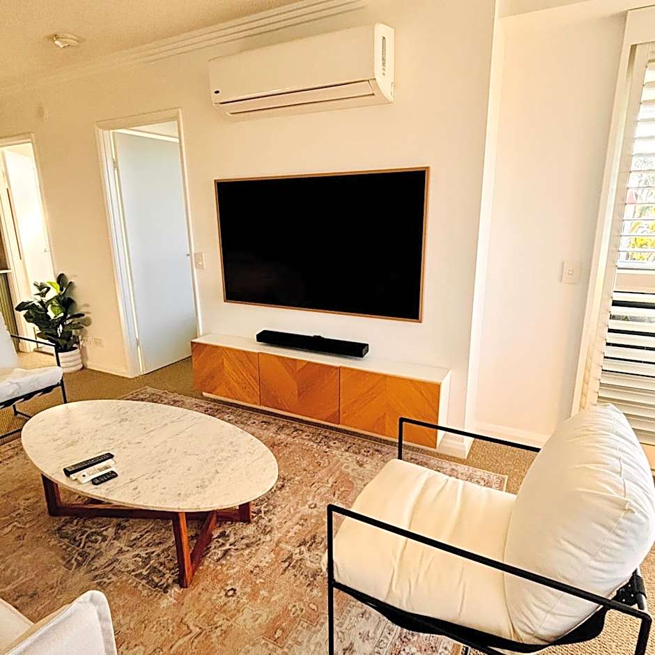 Aqualine Apartments On The Broadwater