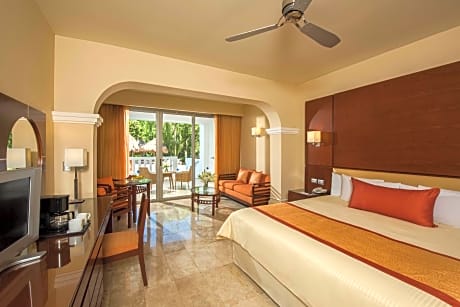 Deluxe Junior Suite (2 Adults + 1 Child)
