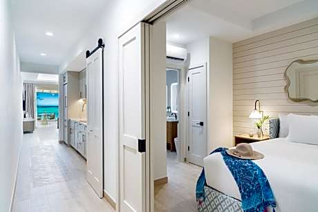 1 Bdrm Beachfront Jr Suite