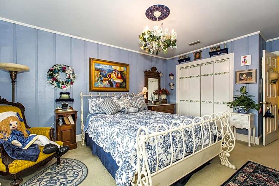 Matthews Manor Bed & Breakfast