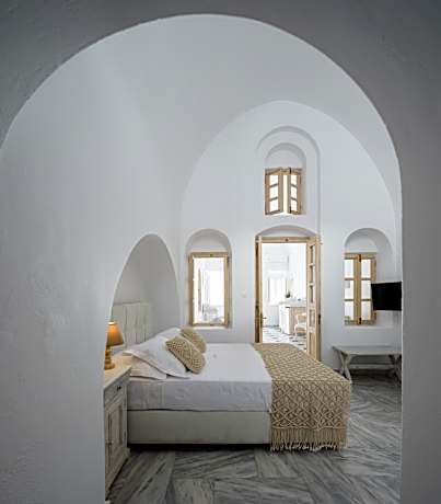 Elegant Cave Suite – Caldera Sea view & Volcano View