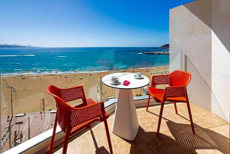 Deluxe Room Beach View (2 adults)