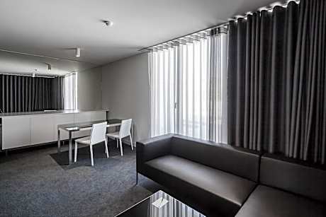 Standard Studio Suite (1 King Bed)