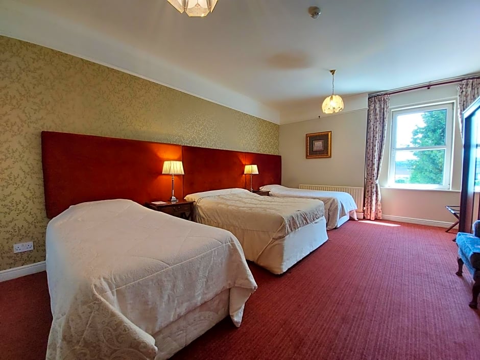 Photo 1 of 3 of Quadruple Room