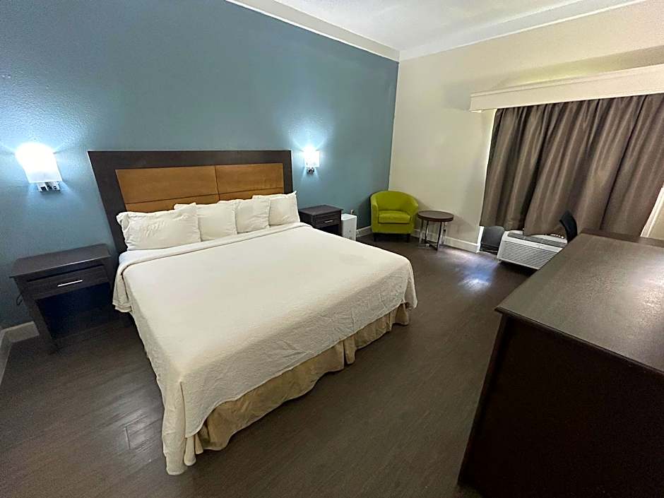 Photo 1 of 1 of 2 Queen Beds, Mobility Accessible, Roll in Shower