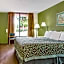 Days Inn by Wyndham Bradenton - Near the Gulf