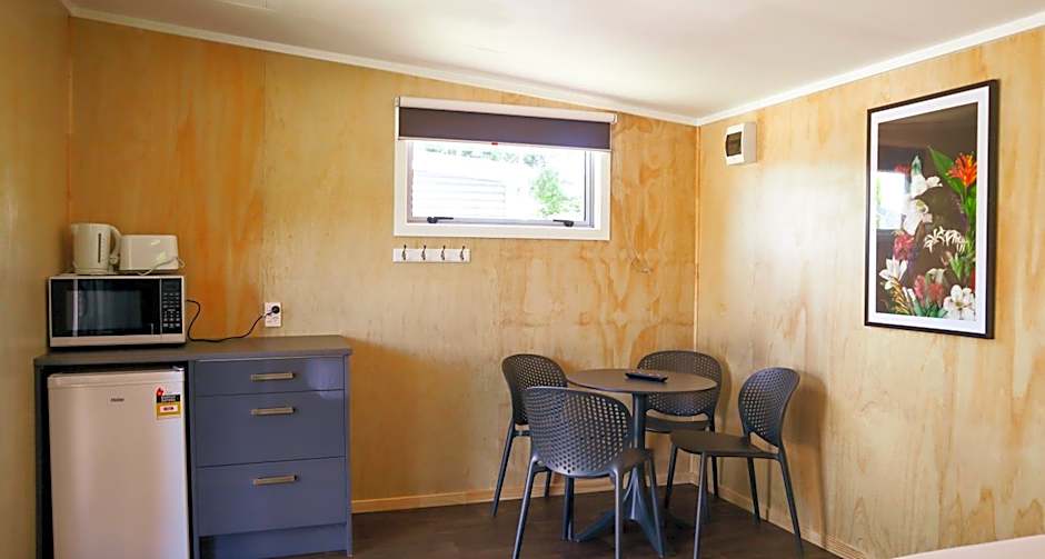 Parklands Motorlodge & Holiday Park