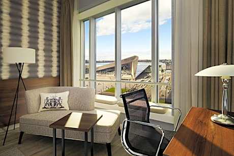 executive suite, m club lounge access, 1 bedroom suite, 1 king, city view