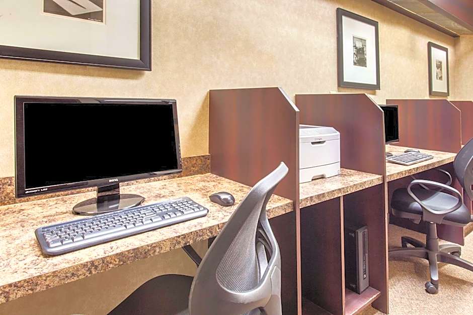 Ramada by Wyndham Camrose