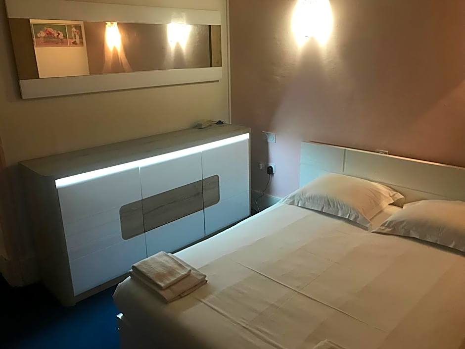 Hotel Couleurs Sud Centre-ville Gare Charleville-Mézières