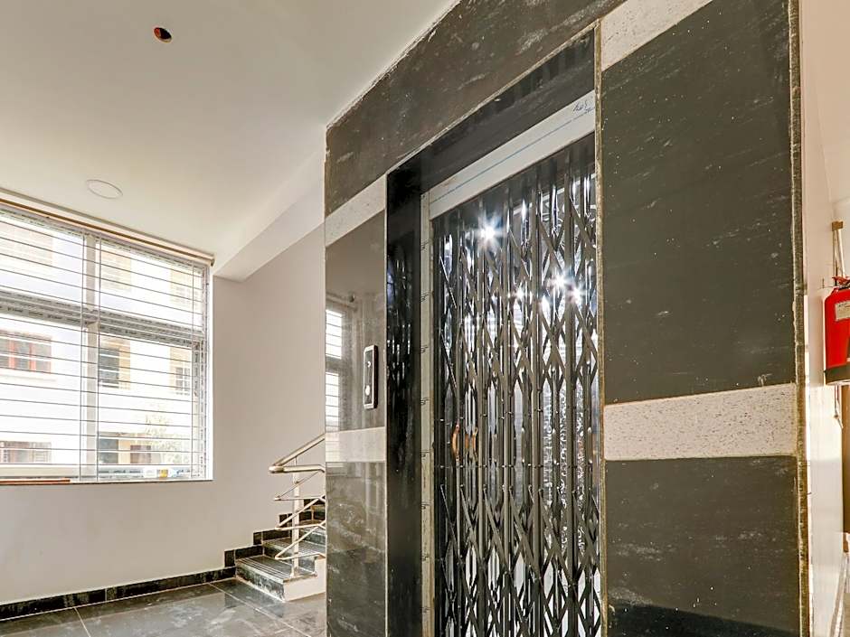 Super Collection O White Ridge Kamineni – Hyderabad, 