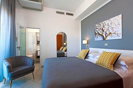 MoMo Seaview Hotel