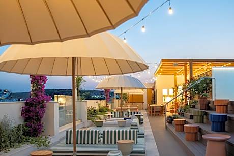 LIV & CO Suites & Villas