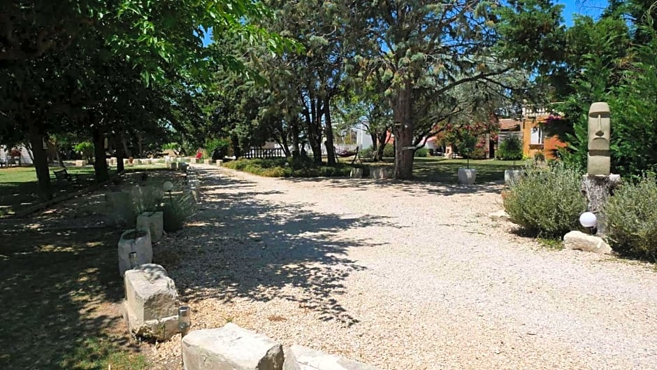 MAS MAURANE-Chambre d'hôte avec SPA privé aux portes d'ARLES
