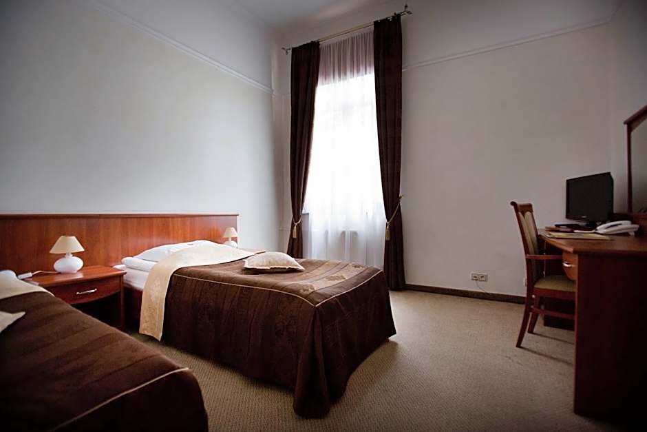Photo 1 of 7 of Single Room