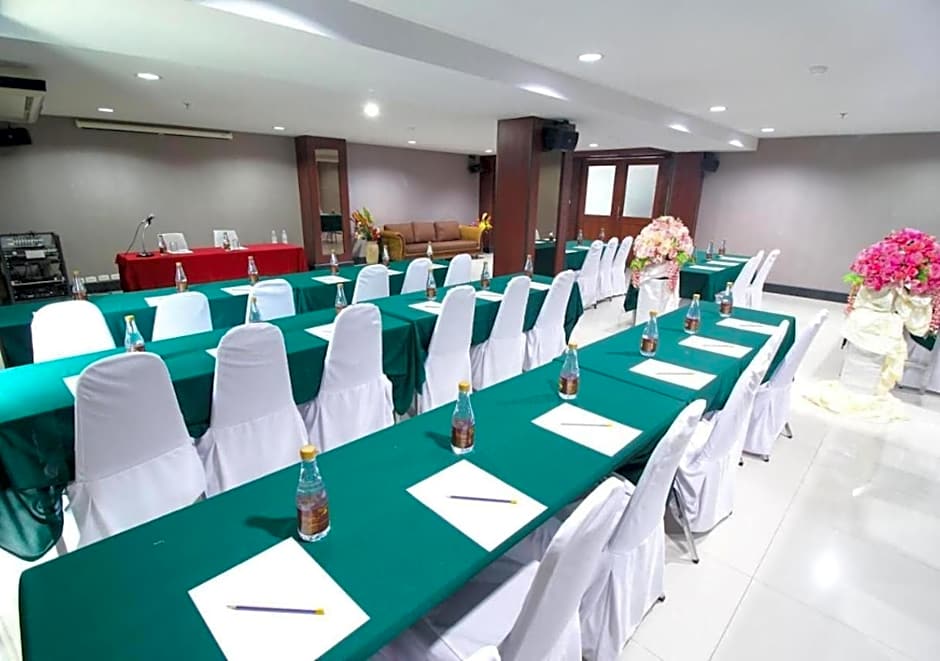 Convenient Grand Plus Hotel Suvarnabhumi