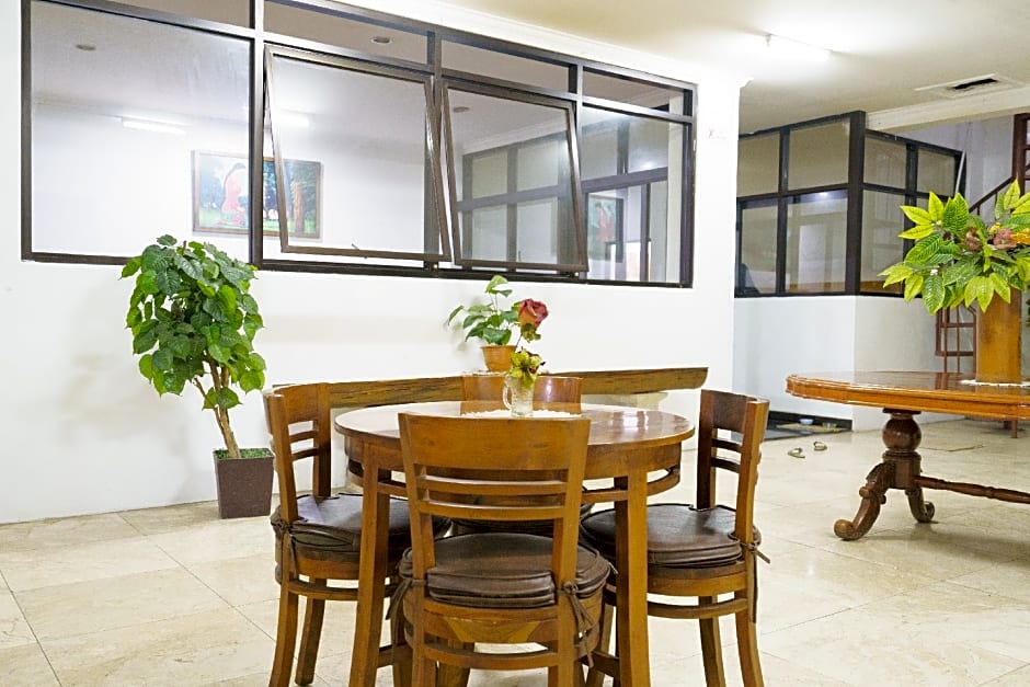 OYO 92249 Wisma Rina Rini Tegalega Park