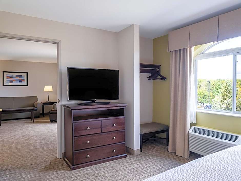 Holiday Inn Express Hotel & Suites Chicago-Libertyville By IHG