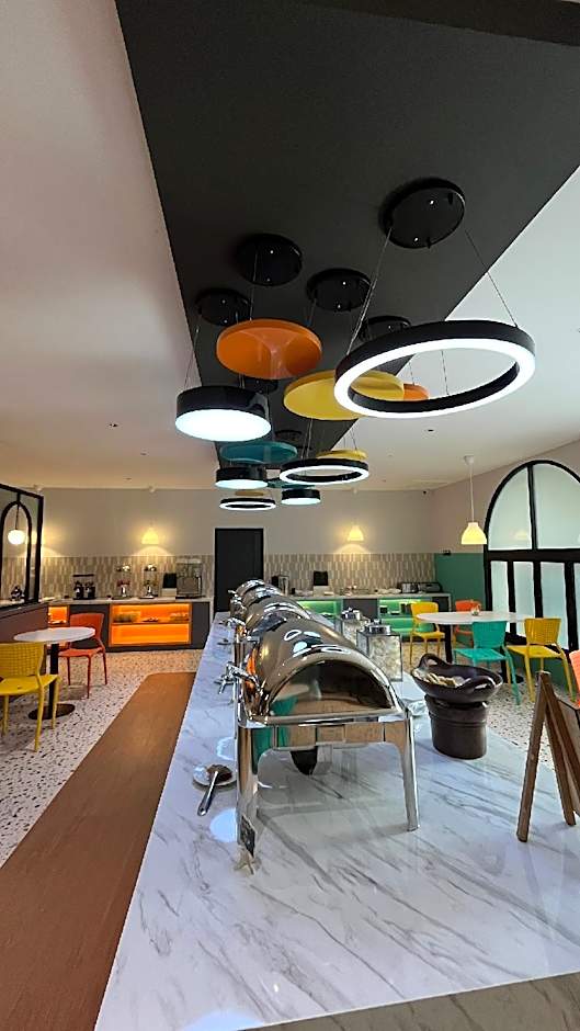 Alexander Hotel Tegal