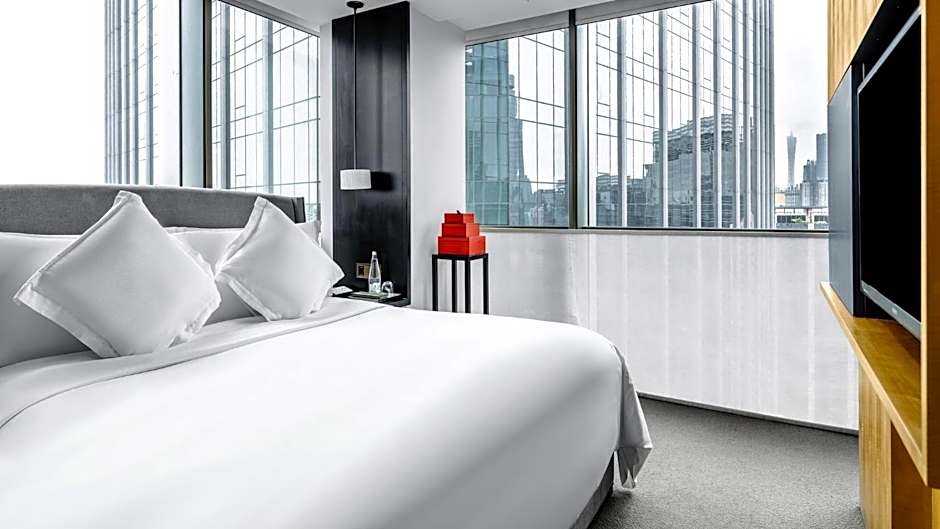 Photo 1 of 6 of Club 1 King Bed