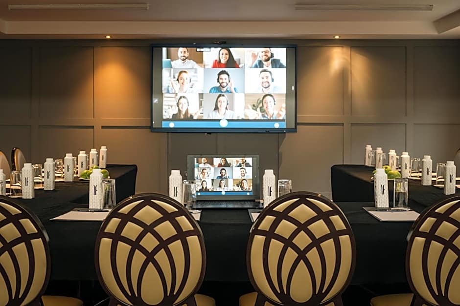 Louis Fitzgerald Hotel