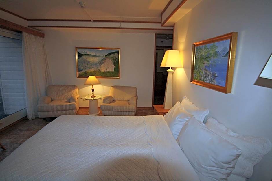 Sunde Fjord Hotel, free and easy parking