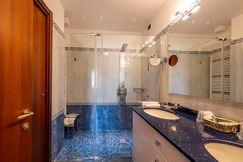 Hotel Bellevue Et Mediterranée