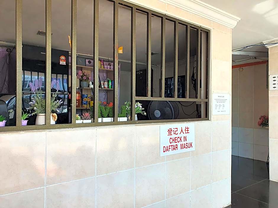 OYO 90997 Hoover Room