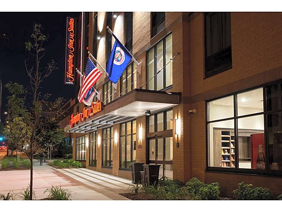 Hampton Inn By Hilton and Suites Minneapolis University Area, MN