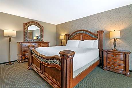 King Room with Fireplace - Non-Smoking